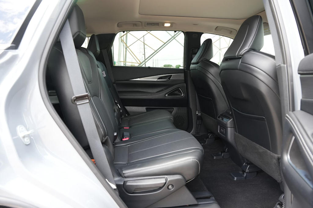 Thumbnail: 2026 INFINITI QX60 - 26