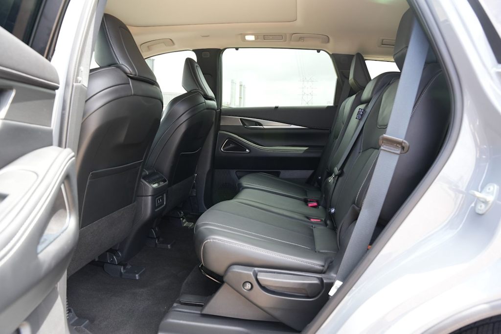 Thumbnail: 2026 INFINITI QX60 - 12