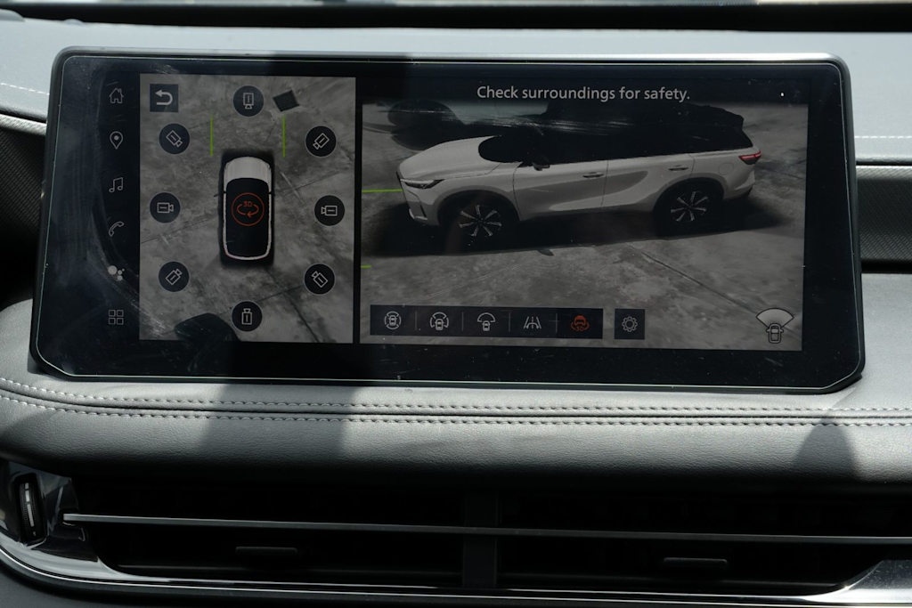 Thumbnail: 2026 INFINITI QX60 - 13
