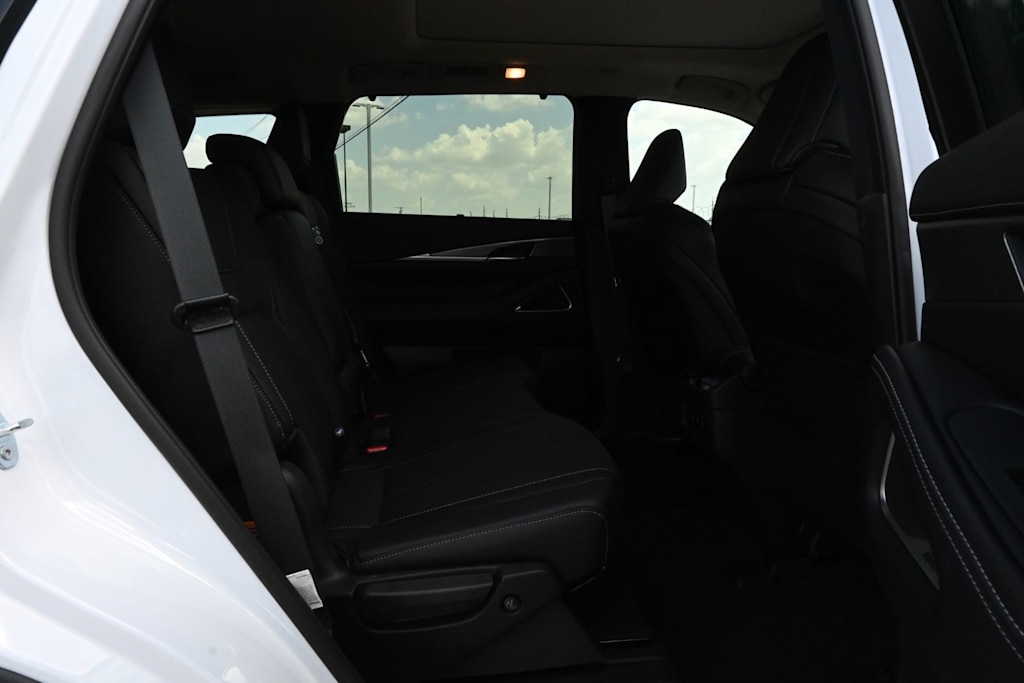 Thumbnail: 2026 INFINITI QX60 - 26