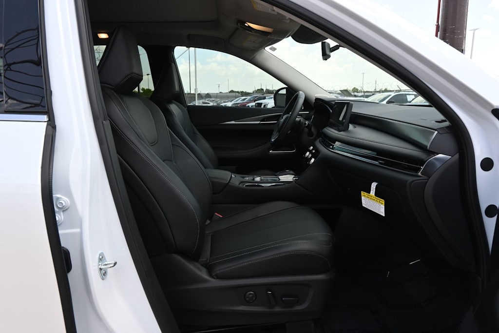 Thumbnail: 2026 INFINITI QX60 - 10