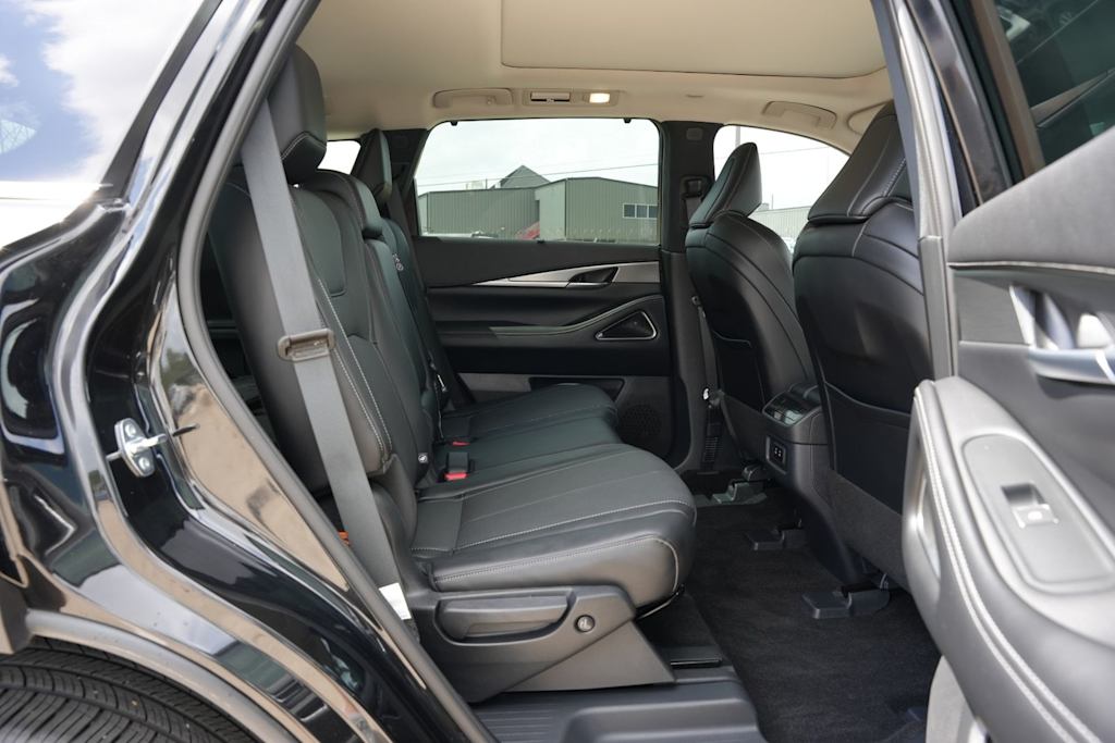 Thumbnail: 2026 INFINITI QX60 - 25