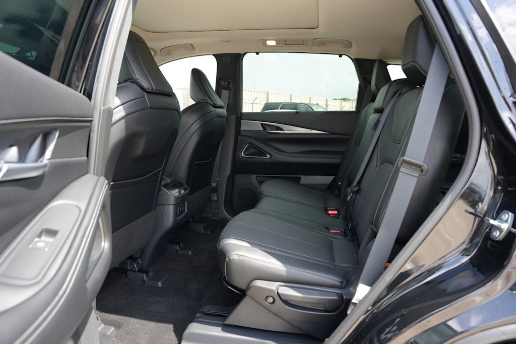 Thumbnail: 2026 INFINITI QX60 - 10