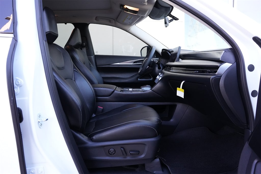 Thumbnail: 2026 INFINITI QX60 - 13