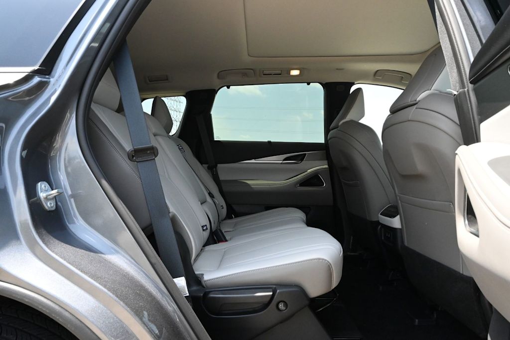 Thumbnail: 2026 INFINITI QX60 - 26