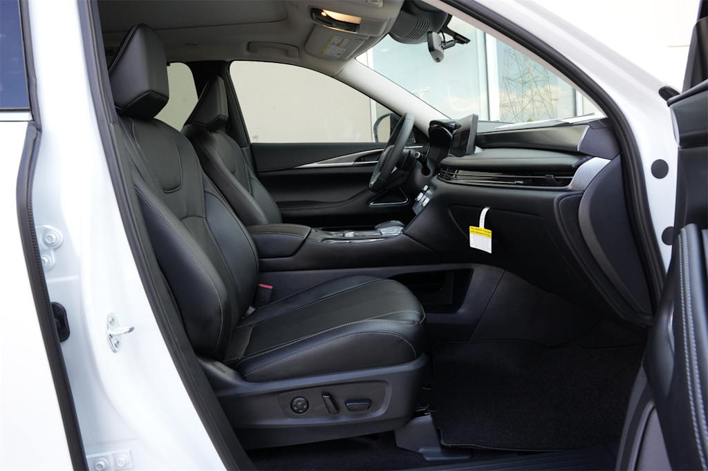 Thumbnail: 2026 INFINITI QX60 - 26