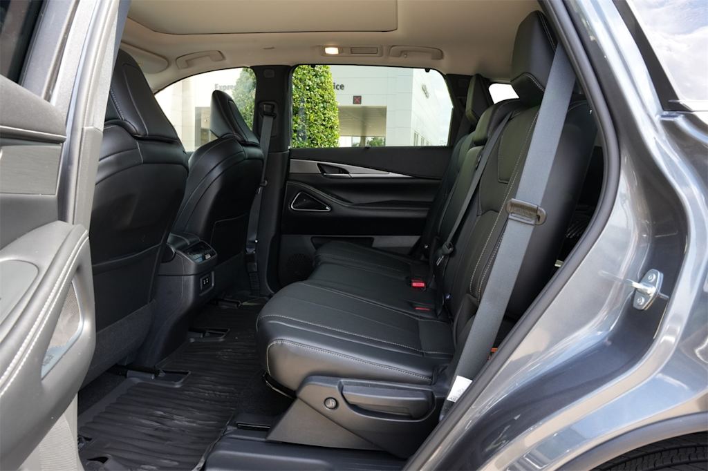 Thumbnail: 2026 INFINITI QX60 - 10