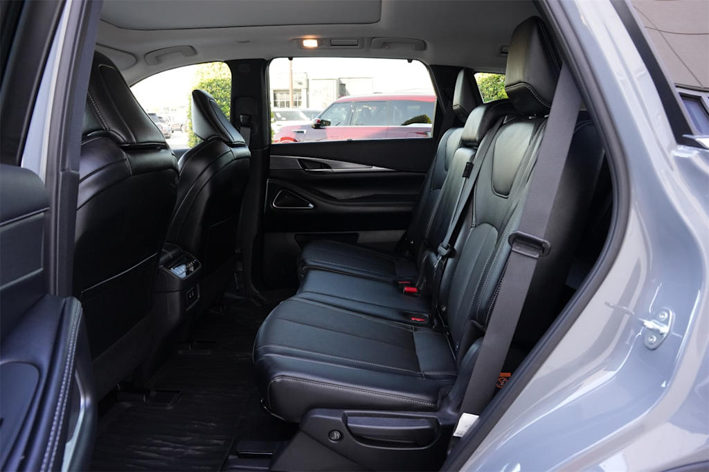 Thumbnail: 2026 INFINITI QX60 - 12