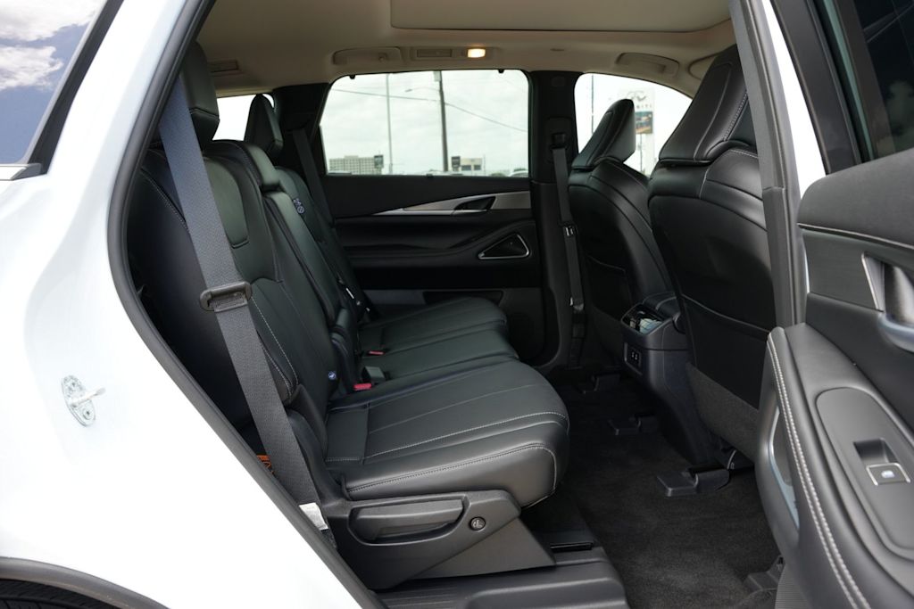 Thumbnail: 2026 INFINITI QX60 - 24