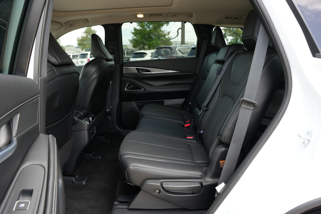 Thumbnail: 2026 INFINITI QX60 - 10