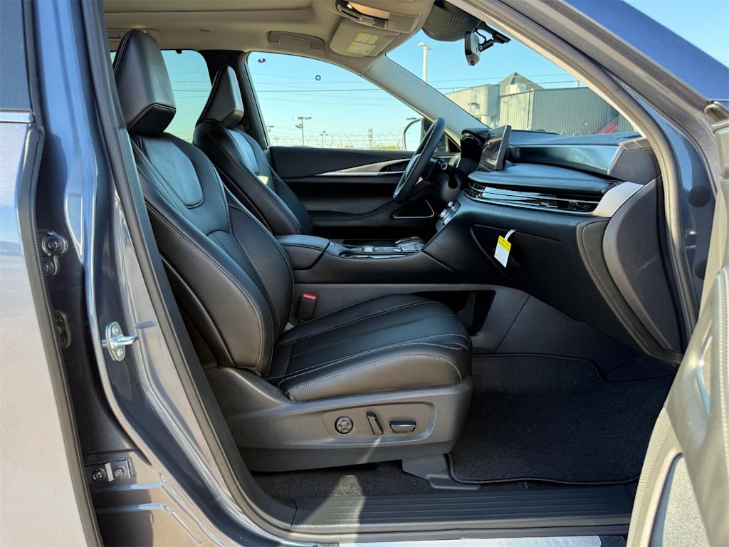 Thumbnail: 2026 INFINITI QX60 - 12