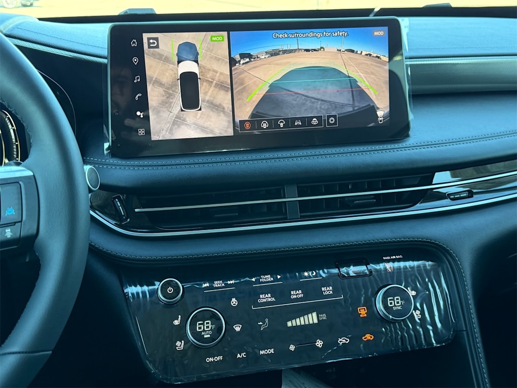 Thumbnail: 2026 INFINITI QX60 - 26