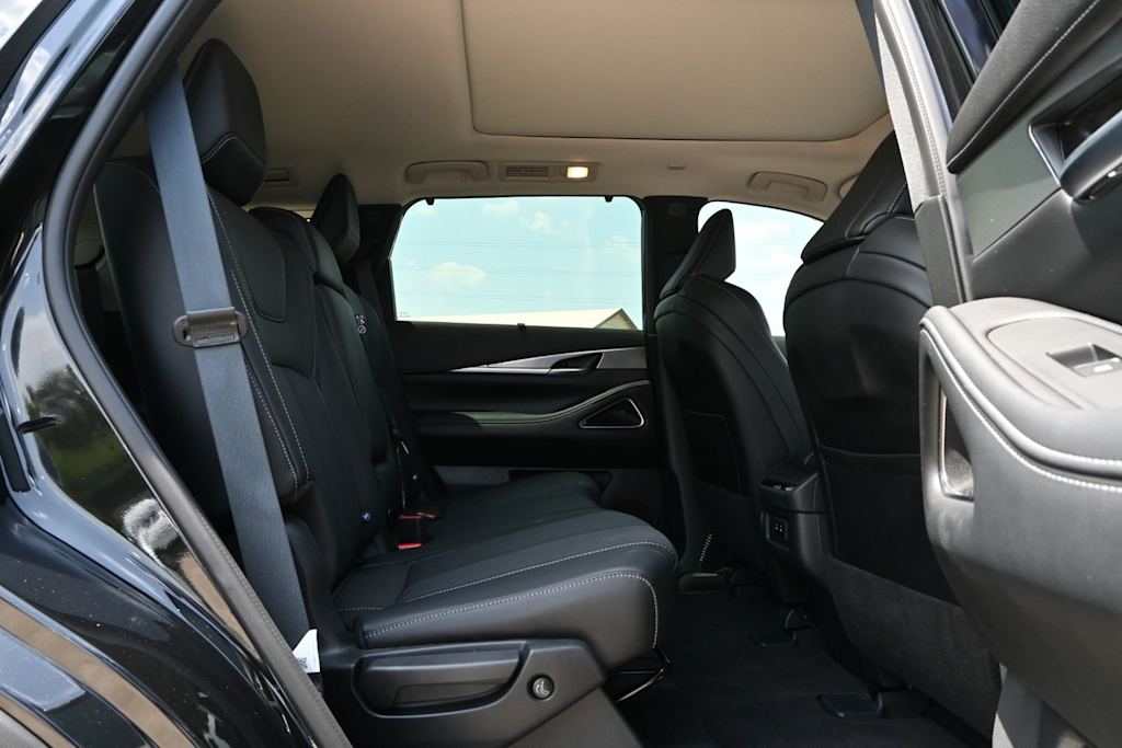 Thumbnail: 2026 INFINITI QX60 - 25