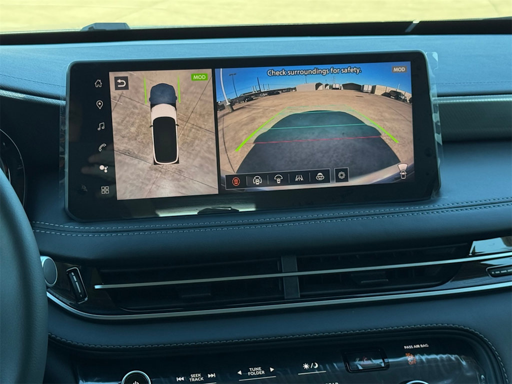 Thumbnail: 2026 INFINITI QX60 - 26