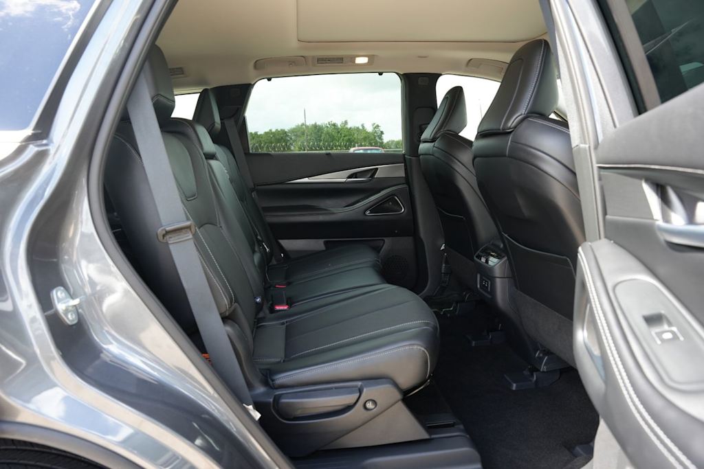 Thumbnail: 2026 INFINITI QX60 - 25