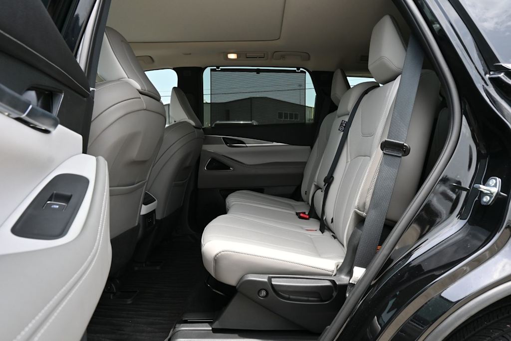 Thumbnail: 2026 INFINITI QX60 - 10