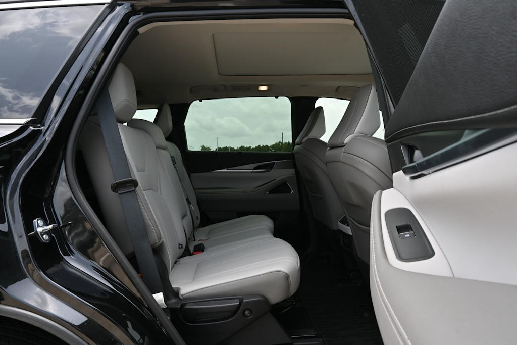 Thumbnail: 2026 INFINITI QX60 - 26