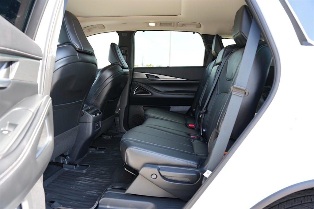 Thumbnail: 2026 INFINITI QX60 - 10