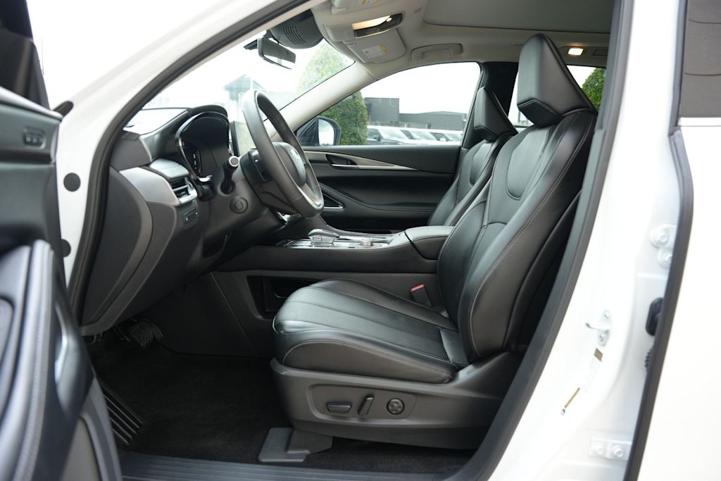 Thumbnail: 2026 INFINITI QX60 - 10