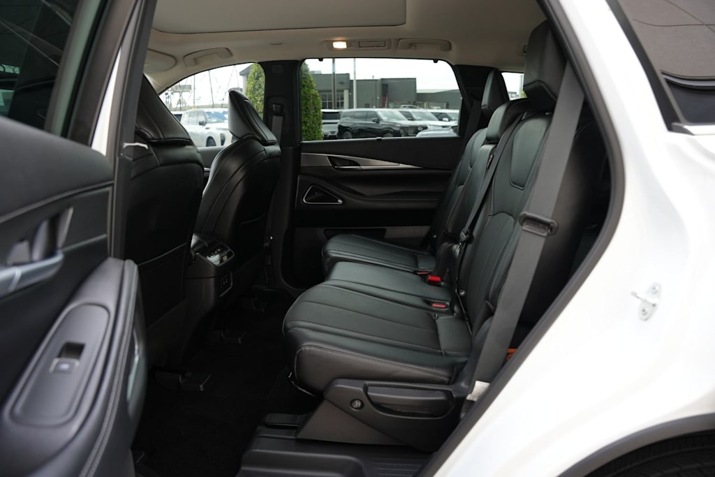 Thumbnail: 2026 INFINITI QX60 - 12