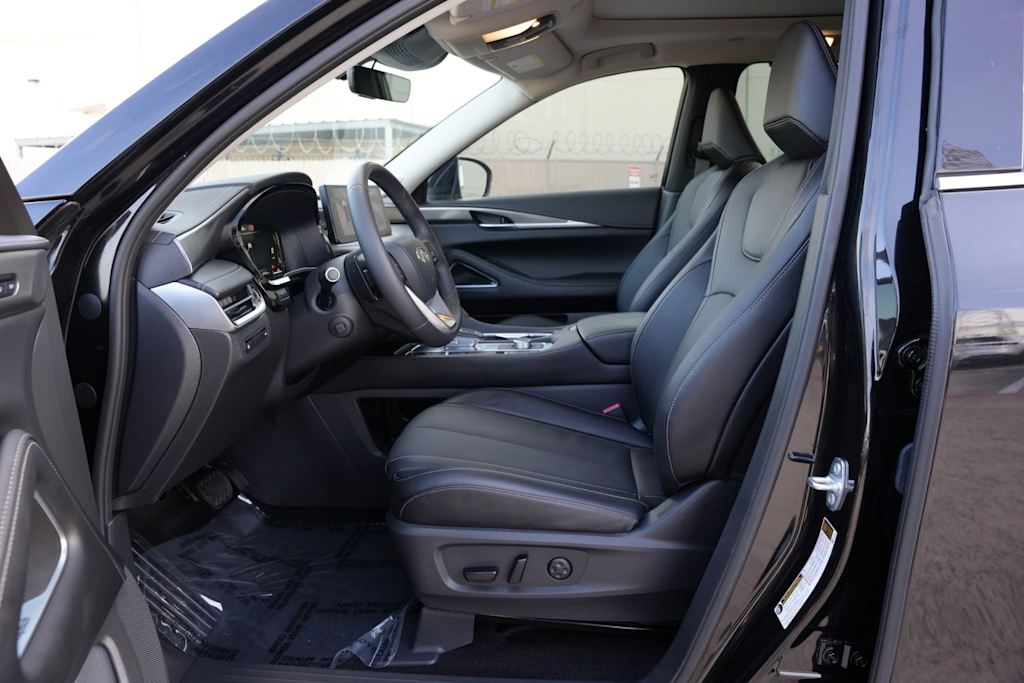 Thumbnail: 2026 INFINITI QX60 - 8