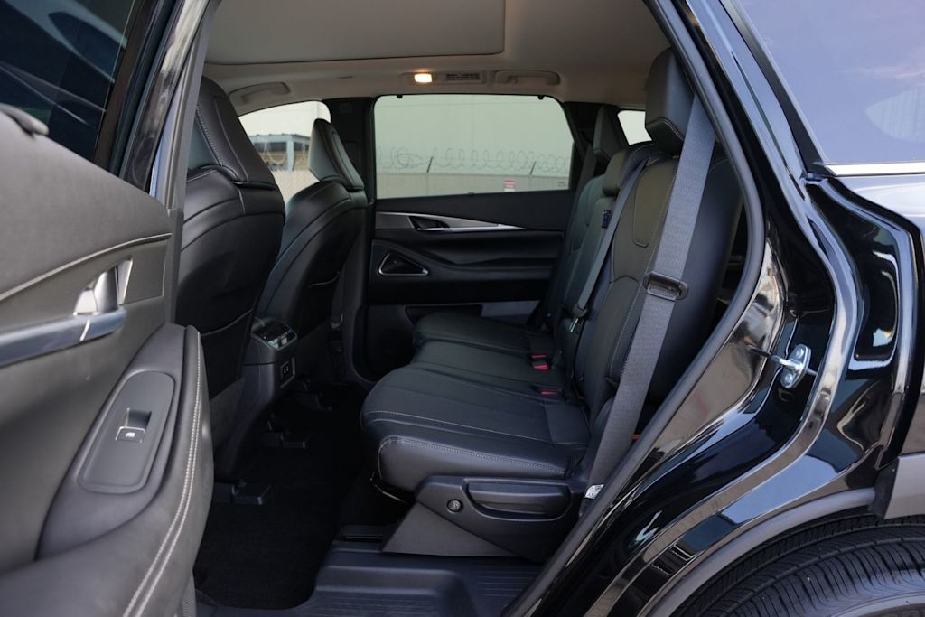 Thumbnail: 2026 INFINITI QX60 - 9