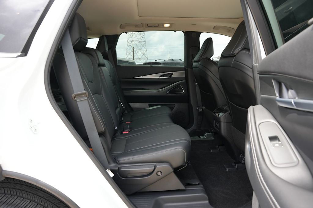 Thumbnail: 2026 INFINITI QX60 - 26