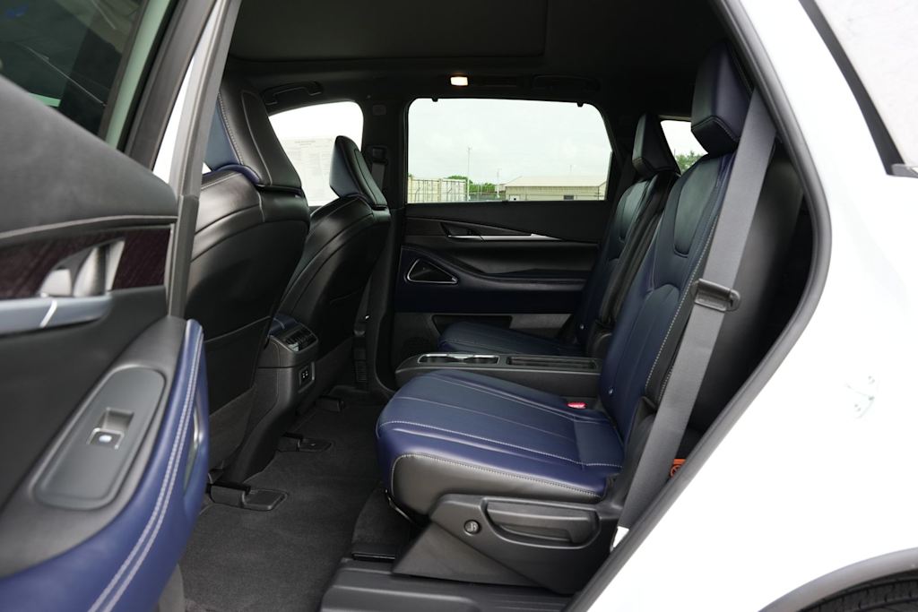 Thumbnail: 2026 INFINITI QX60 - 11