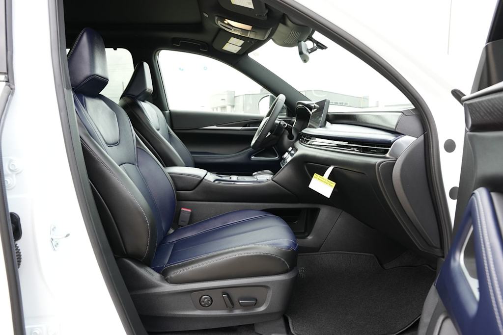 Thumbnail: 2026 INFINITI QX60 - 10