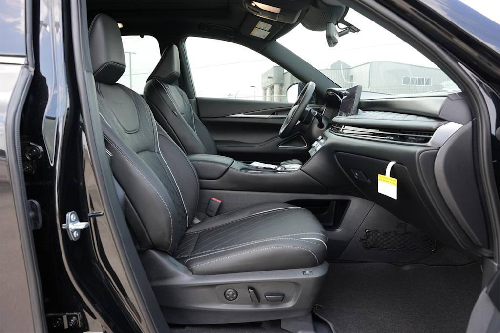 Thumbnail: 2025 INFINITI QX60 - 11