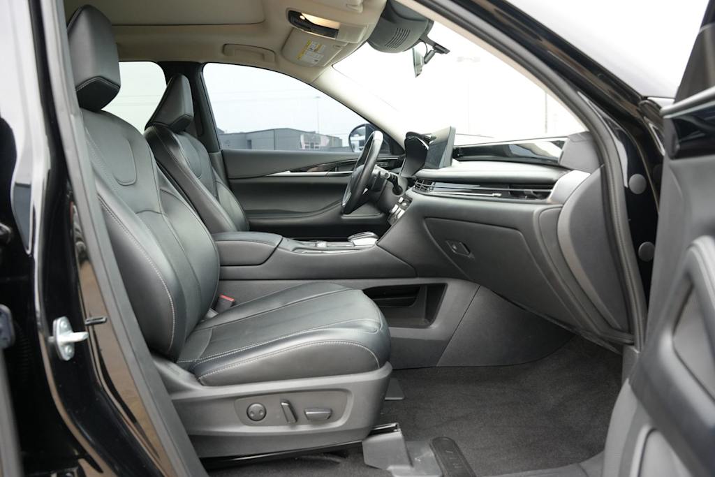 Thumbnail: 2023 INFINITI QX60 - 11