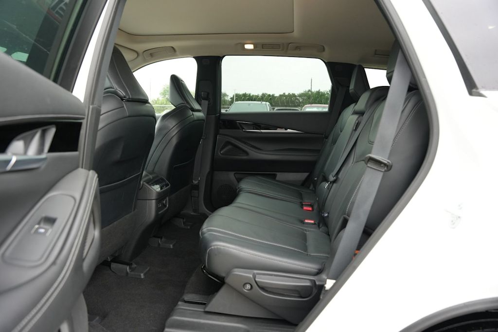 Thumbnail: 2023 INFINITI QX60 - 11