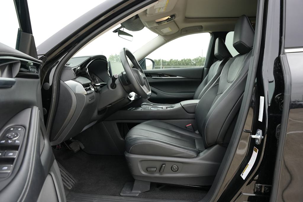 Thumbnail: 2023 INFINITI QX60 - 10
