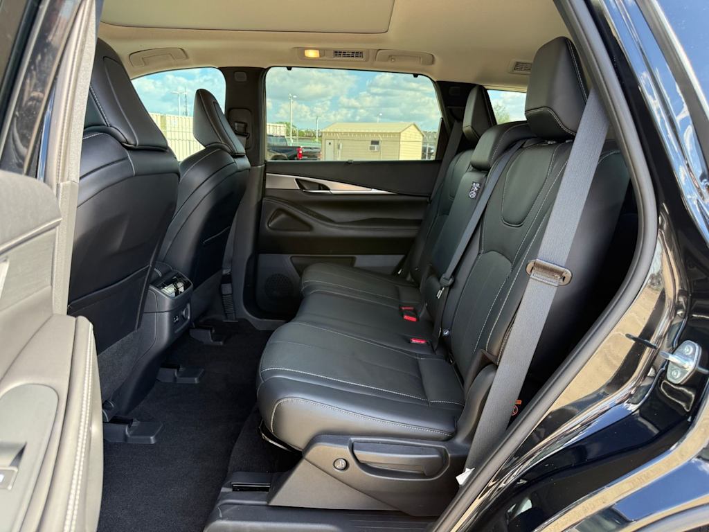 Thumbnail: 2023 INFINITI QX60 - 12