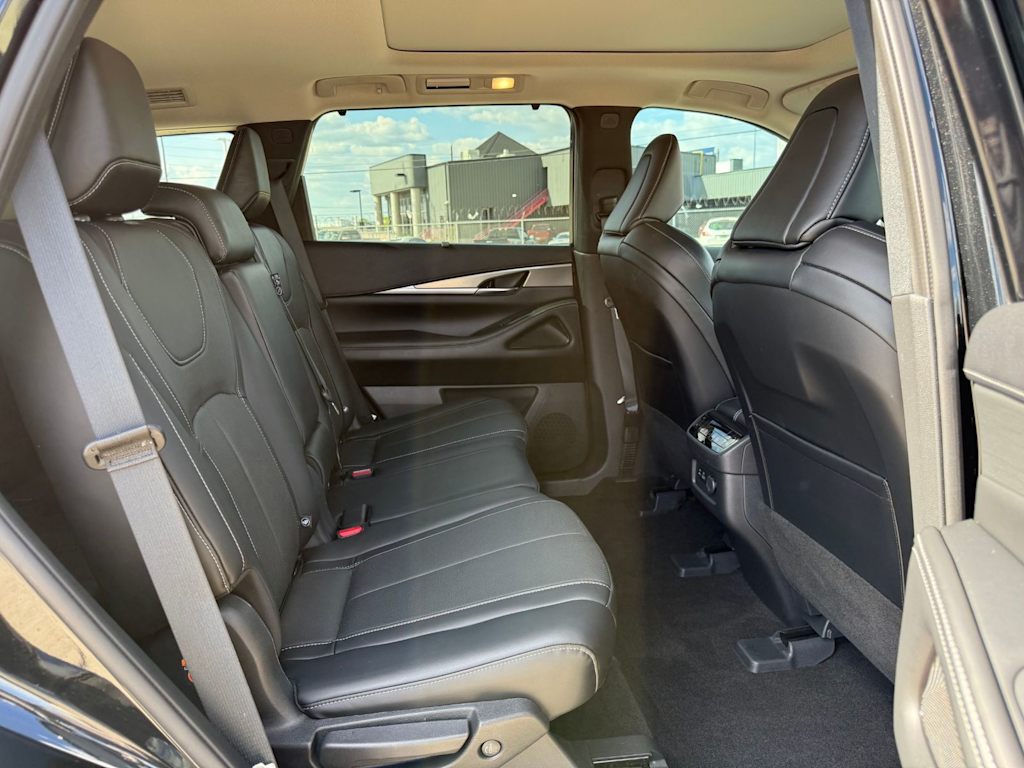 Thumbnail: 2023 INFINITI QX60 - 25