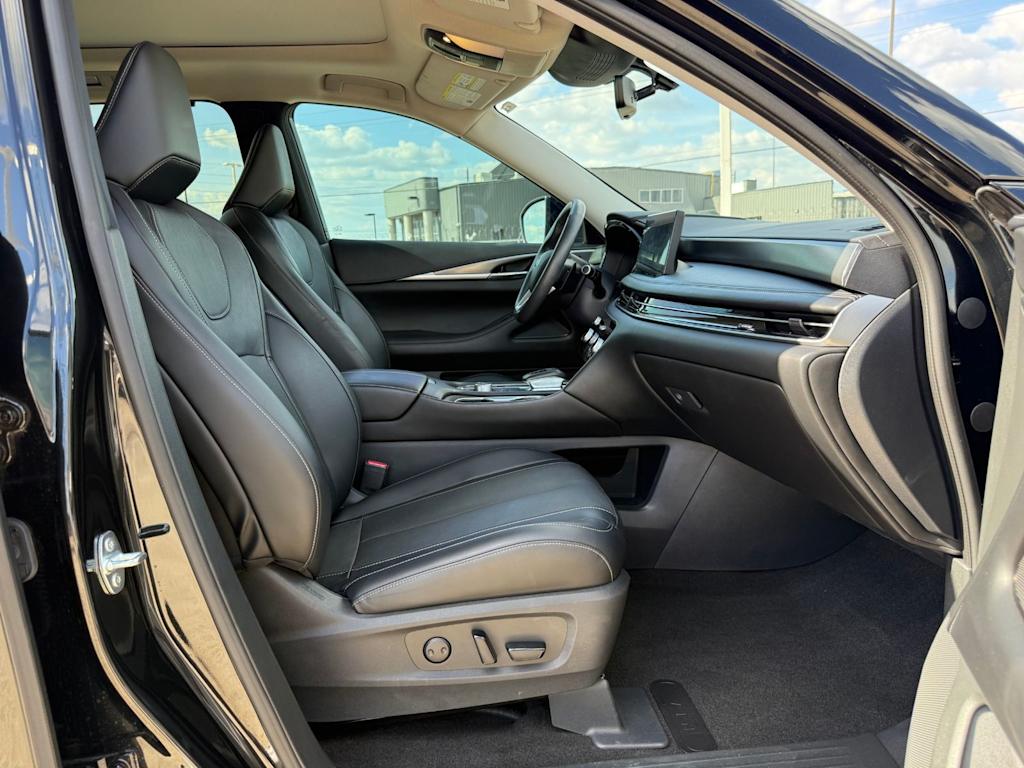 Thumbnail: 2023 INFINITI QX60 - 11