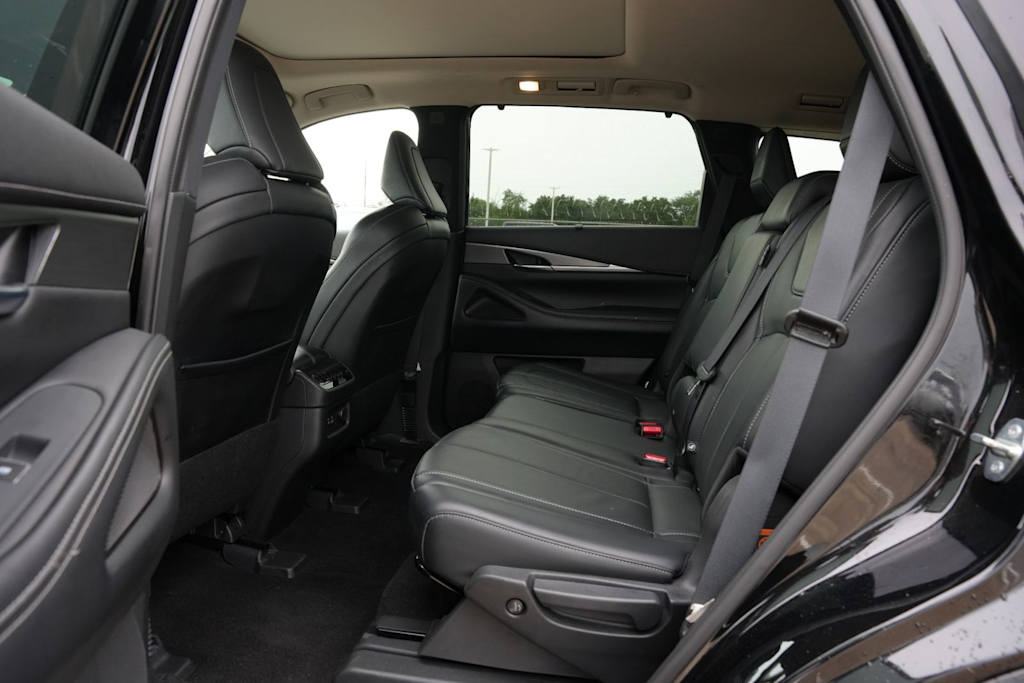 Thumbnail: 2023 INFINITI QX60 - 11