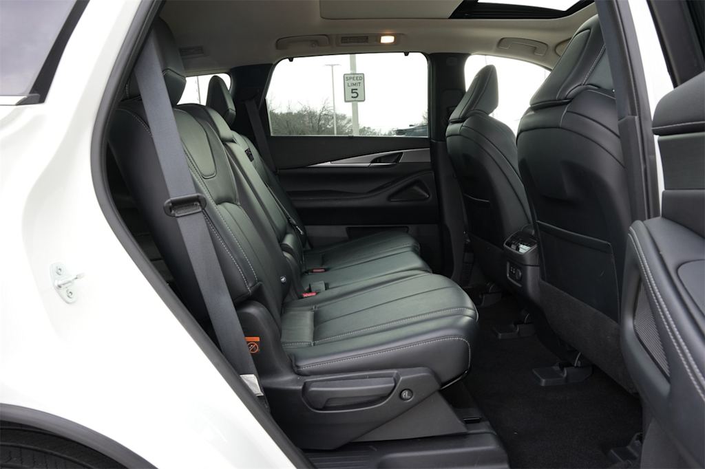 Thumbnail: 2023 INFINITI QX60 - 25