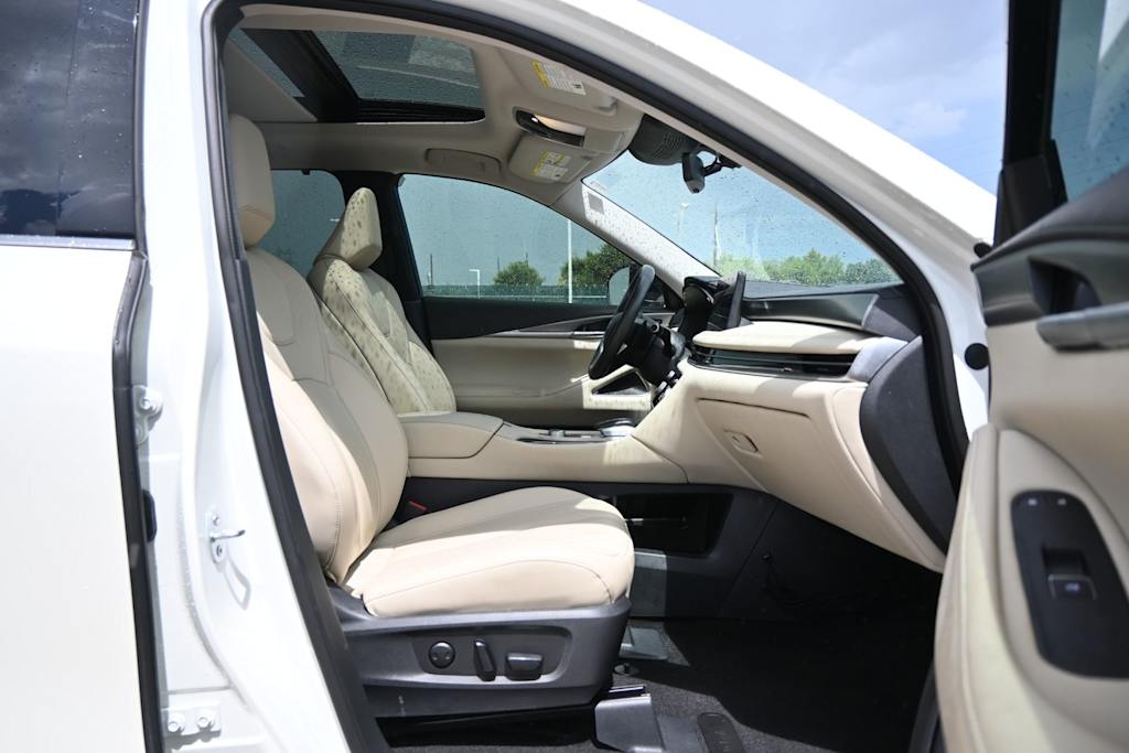 Thumbnail: 2023 INFINITI QX60 - 11
