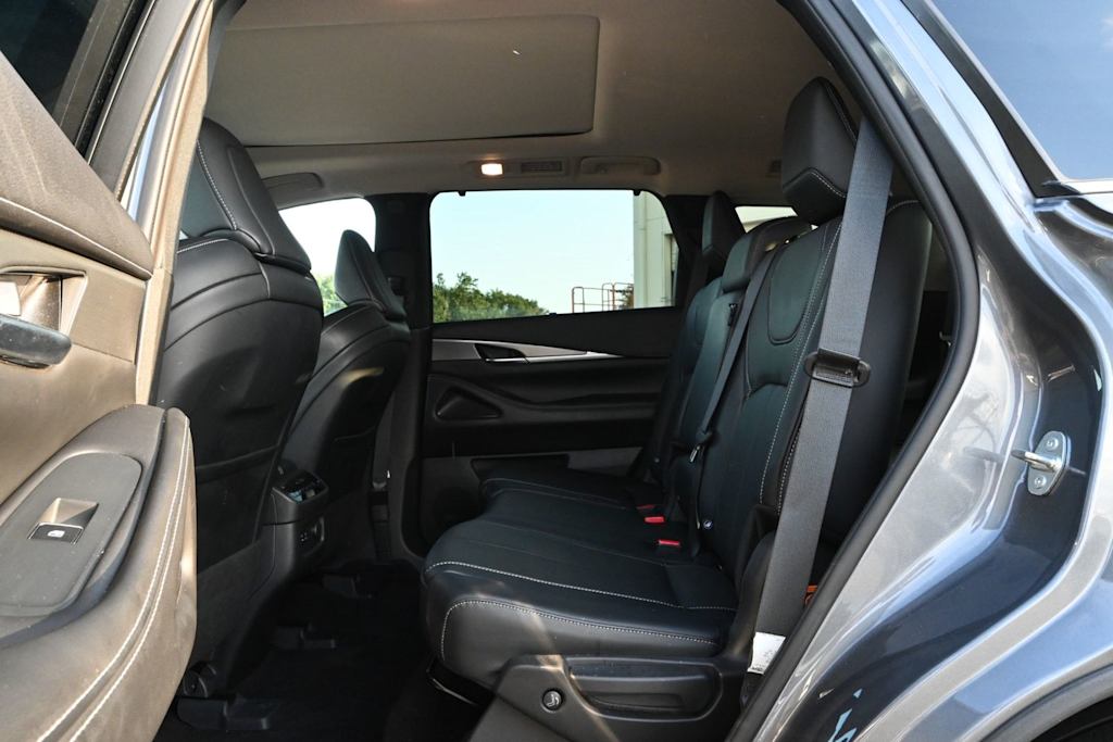 Thumbnail: 2023 INFINITI QX60 - 11