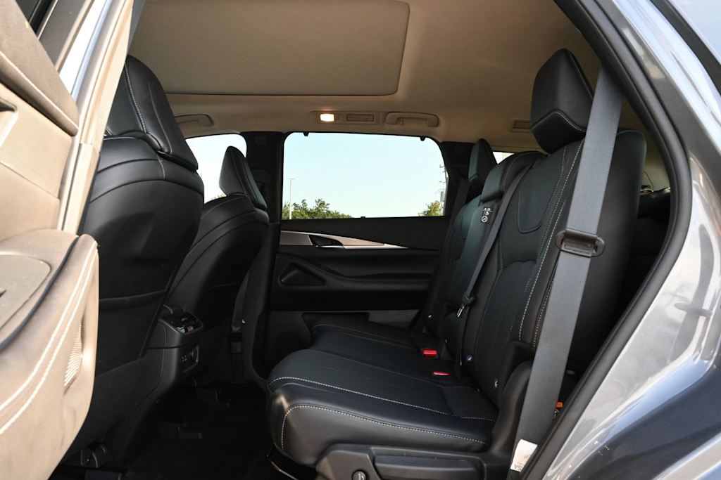 Thumbnail: 2023 INFINITI QX60 - 12