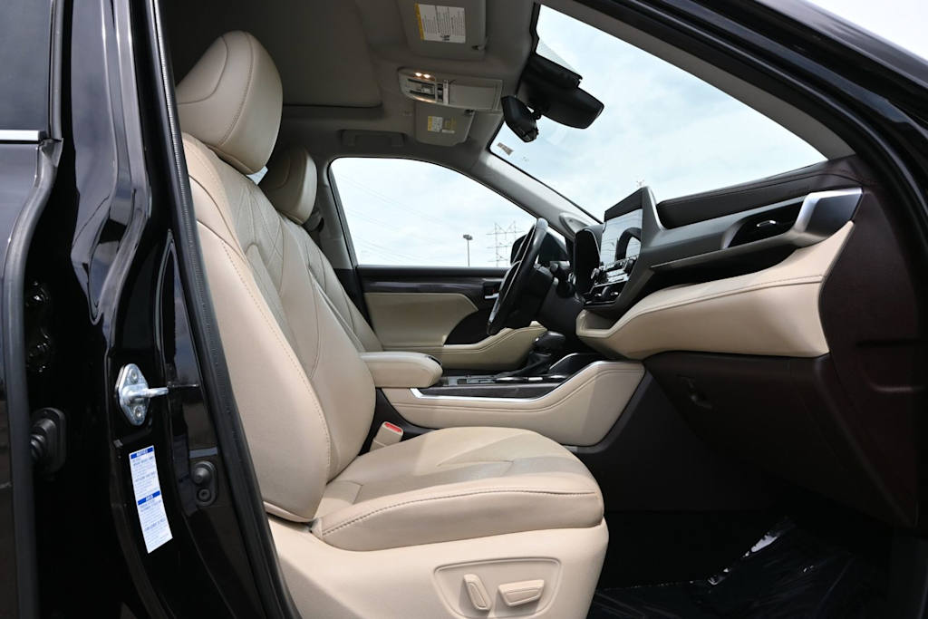 Thumbnail: 2021 Toyota Highlander - 11
