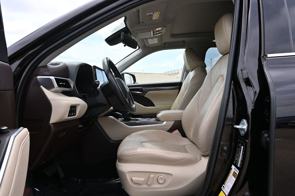 Thumbnail: 2021 Toyota Highlander - 10