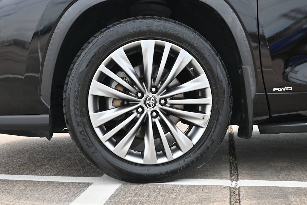 Thumbnail: 2021 Toyota Highlander - 8