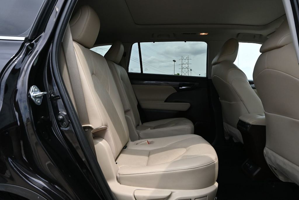 Thumbnail: 2021 Toyota Highlander - 25