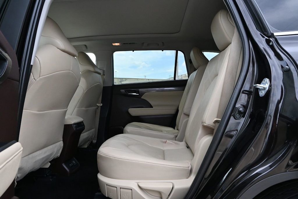 Thumbnail: 2021 Toyota Highlander - 12