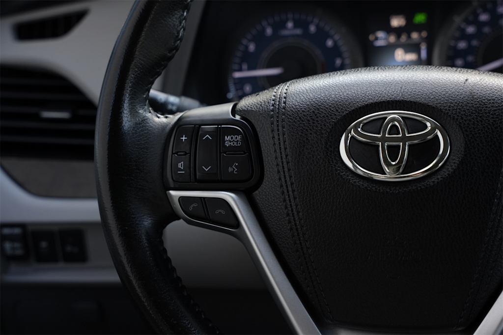 Thumbnail: 2018 Toyota Sienna - 22