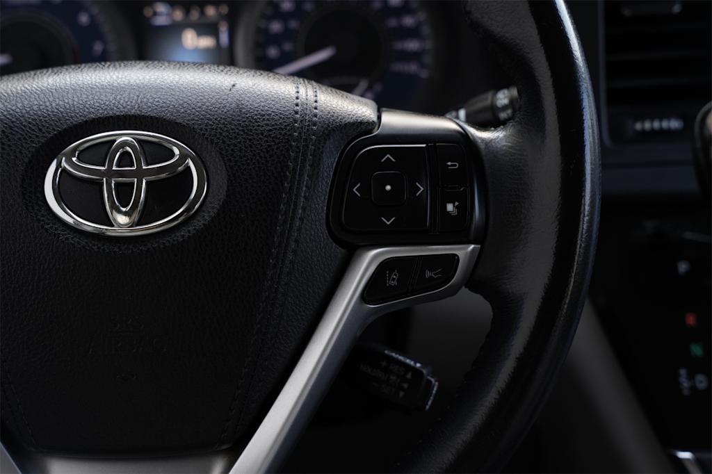 Thumbnail: 2018 Toyota Sienna - 23