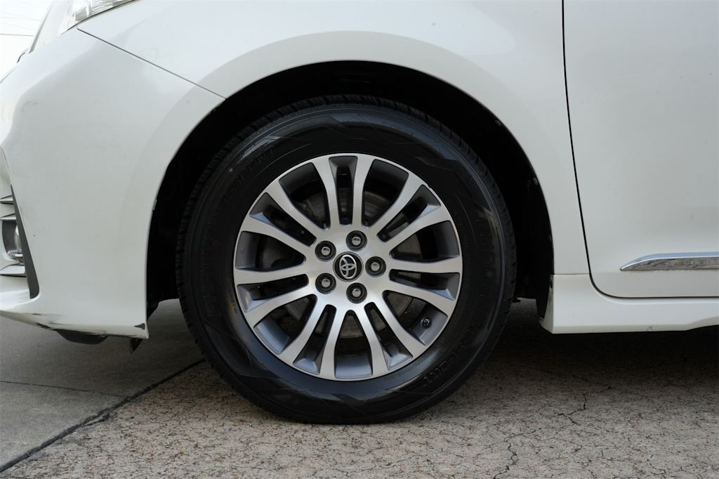 Thumbnail: 2018 Toyota Sienna - 7