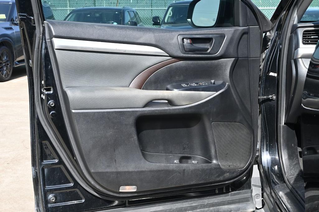 Thumbnail: 2019 Toyota Highlander - 23